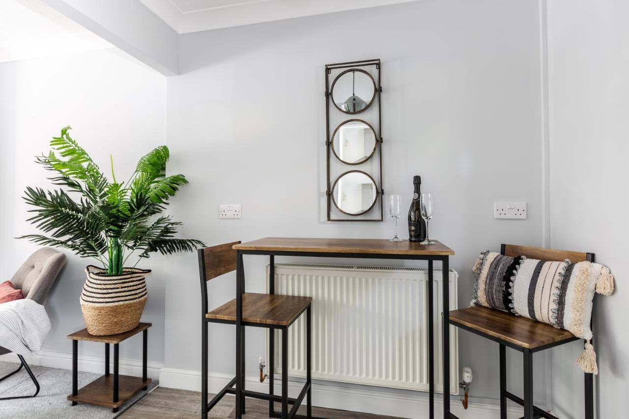 Curlew - 3 Bedrooms Wi-Fi, Parking, Contractors Thornton  Dış mekan fotoğraf
